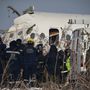 Az Almati repülőtérről felszálló gépen 95 utas és 5 fős személyzet utazott. Legalább tizenöten meghaltak, sok a sérült. Folyik a mentés.