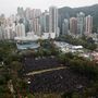 Demokratikus reformokat sürgető kormányellenes tüntetők újévi tüntetése Hongkongban 2020. január 1-én