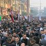 Tömeg Kászim Szulejmáni búcsúztatásán