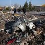 Repülőgép roncsadarabja, amin 176 utas utazott, mielőtt lezuhant Teherán közelében