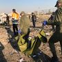 Mentőcsapatok dolgoznak a lezuhant ukrán gép roncsai között