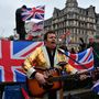 Volt aki Elvisnek öltözve ünnepelte az Egyesült Királyság kiválását az Európai Unióból