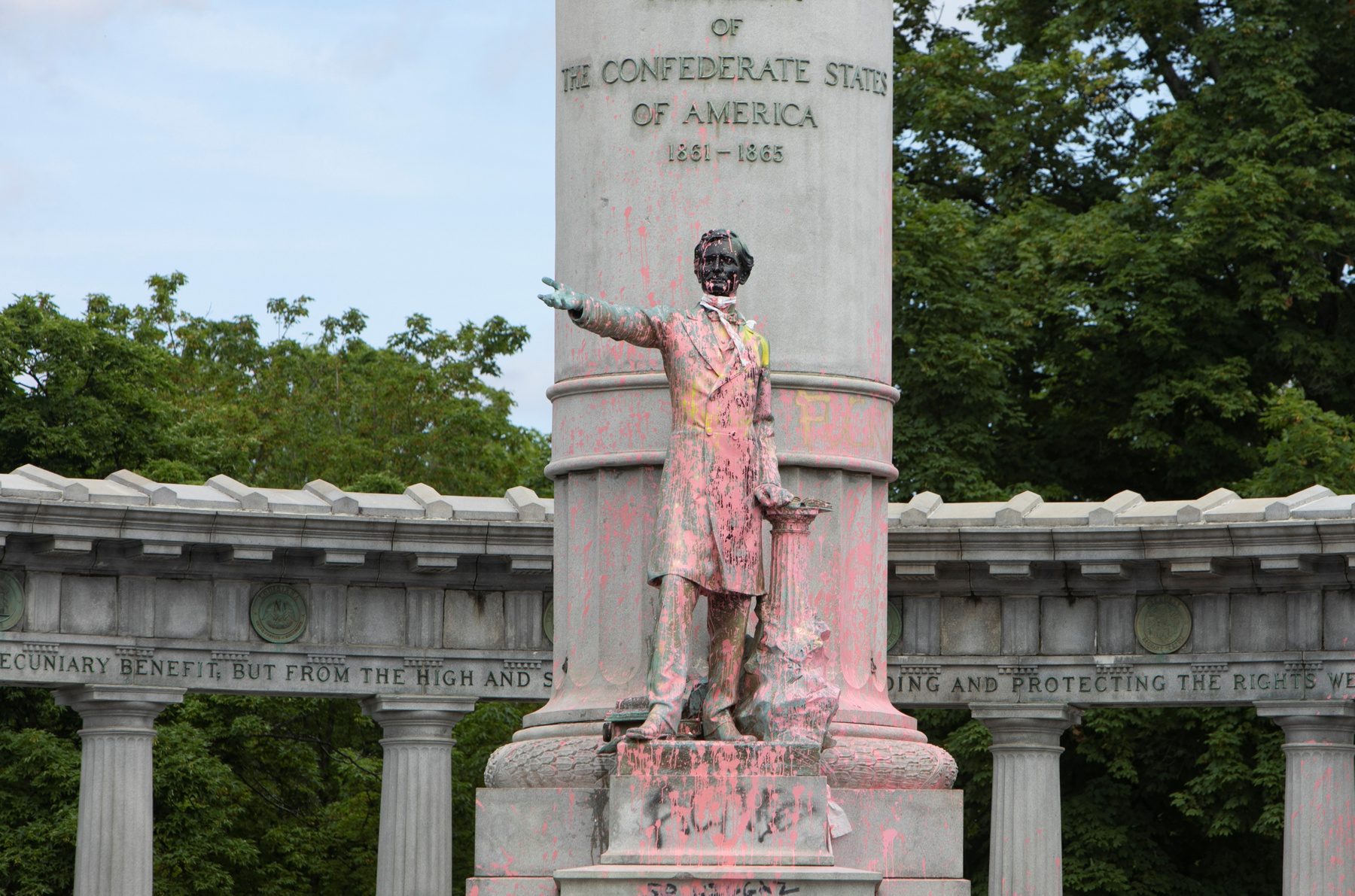 J.E.B. Stuart könföderációs generális szobra sem örvend nagy tiszteletnek Richmondban