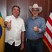 Július 4.Bolsonaro az amerikai nagykövetet köszönti, vidáman fotózkodnak. 