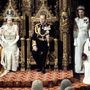 A királynő férjével megnyitja a parlamenti ülésszakot 1979-ben. Fülöp csak ilyenkor jelenik meg a parlamentben, hivatali feladatköre más alkalmat nem indokol. 