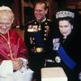 A királyi pár 1980-as olaszországi útjuk során látogatást tett II. János Pál pápánál is, aki mint kollégát fogadta Erzsébetet. A királynő ugyanis az Anglikán Egyház, helyesebben az Anglikán Közösség egyházfője is. 