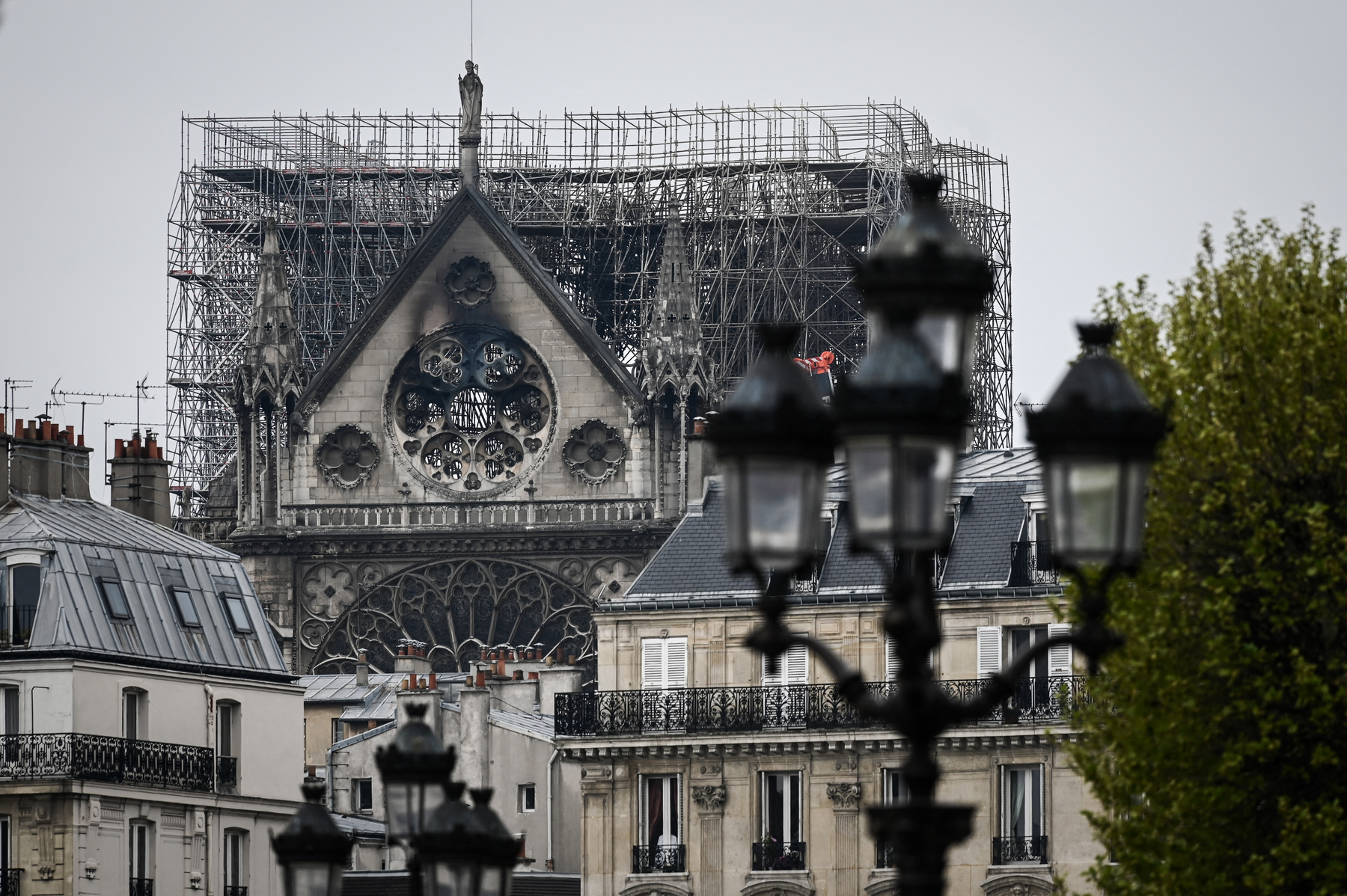 A Notre Dame felújítása még ma, két évvel a tűzvész után sem ért véget.