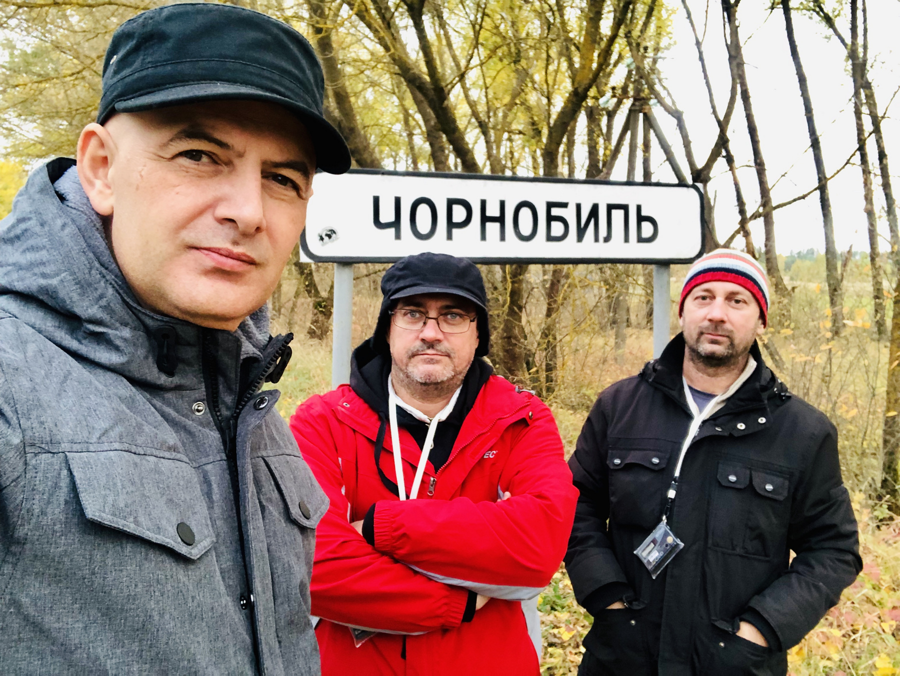 Vujity Tvrtko, Varga Dezső és Varga Zsolt a csernobili mentésben használt járművek hulladéktelepén