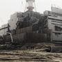 A csernobili atomerőmű javítása az 1986. április 26-i robbanást követően készült fotón