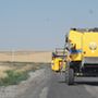 Azeri munkagépek takarítják be az egy éve még az örmény kenyér alapját szolgáló búzát.
