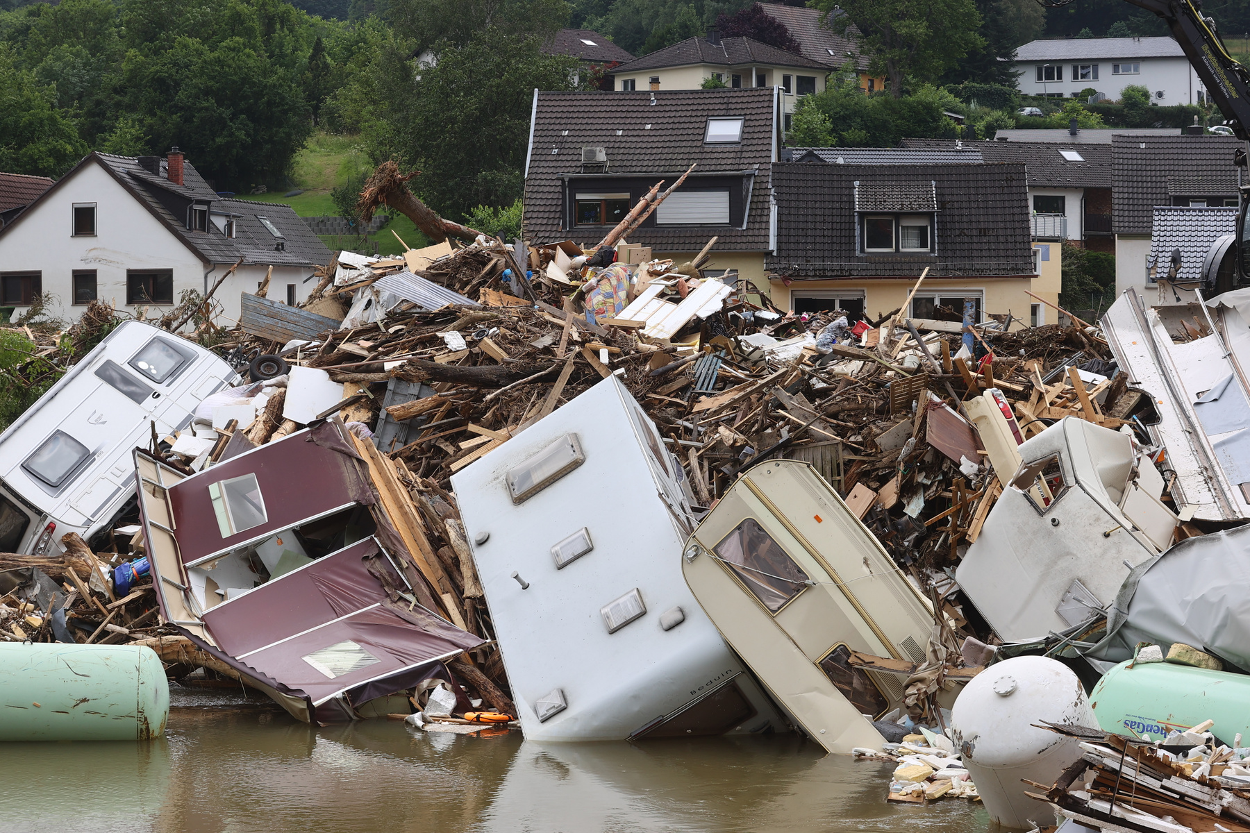 A Vicht patak árvíze pusztításának nyomai a németországi Észak-Rajna-Vesztfália tartományban fekvő Stolbergben 2021. július 19-én