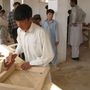  Asztalosképzés a Segélyszervezet által Pul-e-Khumriban épített technikumban