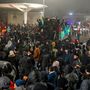 Tüntetők  Almatiban 2022. január 5-én