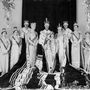 A brit királyi család portréja királyi öltözékben 1937. május 24-én