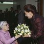 Margit hercegnő meglátogatja a horderi egészségügyi központot 1990. április 25-én