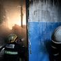 Tűzoltók dolgoznak egy épületben Csuhuiv városában 2022. február 24-én