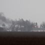 Füst száll fel egy katonai létesítményből Mariupolban 2022. február 24-én