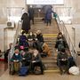 Helyi lakosok egy kijevi metróállomáson 2022. február 24-én