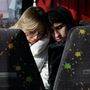 Ukrán pár az Ukrajnából érkező buszon Medyka térségében 2022. február 25-én