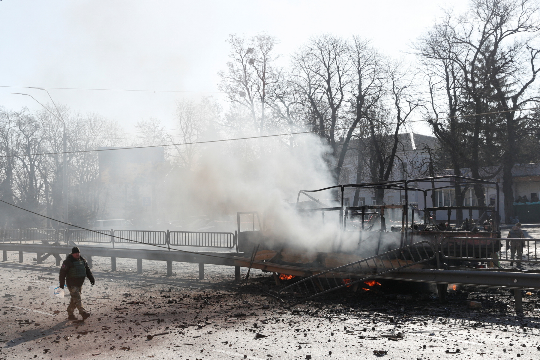 Füst száll fel Kijevben 2022. február 26-án
