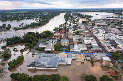 Vízben álló házak a Queensland állambeli Auchenflowerben 2022. február 28-án