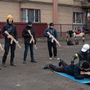 Civilek vesznek részt katonai kiképzésen Ivano-Frankivszkban 2022. február 28-án