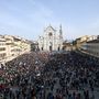 Az Ukrajnát ért orosz támadás ellen tiltakoznak a tüntetők Firenzében 2022. március 12-én