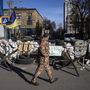 Katonai ellenőrzőpont Kijevben 2022. március 15-én