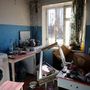 Egy lakóház megsemmisült konyhája Kijevben 2022. március 16-án