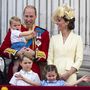 Vilmos herceg , Katalin hercegné a gyerekekkel György herceggel, Sarolta hercegnővel és Lajos herceggel 2019. június 6-án