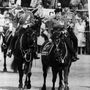 II. Erzsébet királynő lovagol az 1981-es Trooping the Color ceremónián