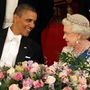 Barack Obama és II. Erzsébet királynő a Buckingham-palotában 2011. május 24-én Londonban, Angliában