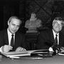 1993. márciusában Putyin, mint Szentpétervár polgármestere, megállapodást ír alá Hamburg polgármester-helyettesével.