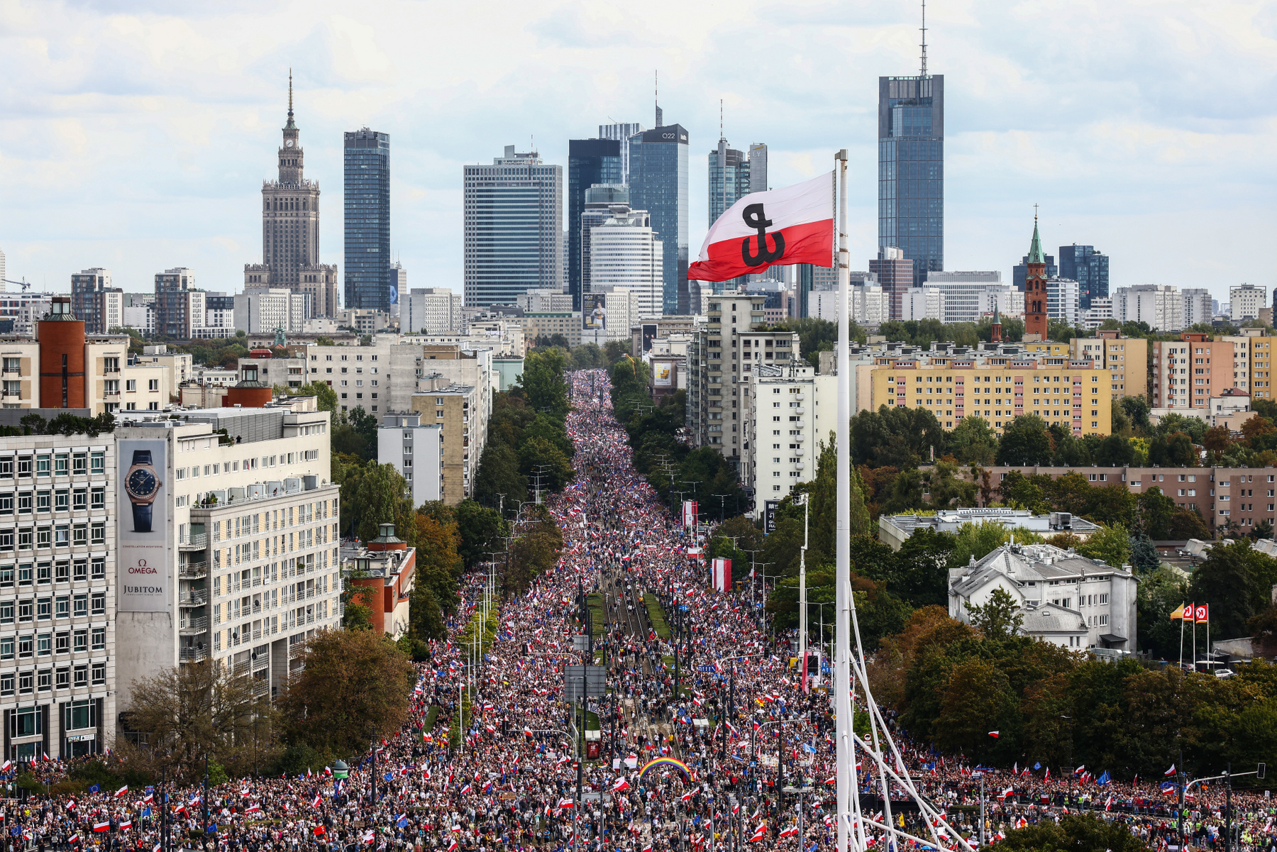 A tüntetésen fiatalok és idősek egyaránt résztvettek, hogy reményeik szerint október 15-e után ne a PiS alakítson kormányt