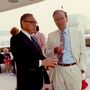 Henry Kissinger volt amerikai külügyminiszter (balra) és Rupert Murdoch üzletember és kiadó, amint részt vesznek a július 4-i ünnepségen a The Highlander nevű jachton (Malcolm Forbes tulajdonában), New Yorkban 1986. július 4-én
