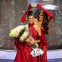 A győztes Ileana Márquez Amazonas szépe fejére teszi a koronát az előző szépségkirálynő Diana Silva a 71. Miss Venezuela szépségverseny caracasi döntőjében 2023. december 7-én