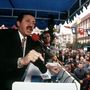 Recep Tayyip Erdogan Isztambul polgármestere egy gyűlésen szól a tömeghez 1995. októberében