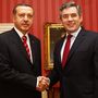 Gordon Brown (b) brit és Recep Tayyip Erdogan (j) török miniszterelnök a Downing Street 10. szám alatt Londonban 2007. október 23-án