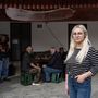 Marija Jankucic egy 20 éves diáklány az élelmiszerbolt előtt, ahol dolgozik Kriveljben,  Szerbiában 2024. április 3-án. Remélem, hogy egy új falut kapok, egy békés területen - mondta Jankucic a Reutersnek adott interjúban