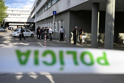 Egy személyt őrizetbe vesznek a Robert Fico ellen elkövetett merénylet után Nyitrabányán, Szlovákiában, 2024. május 15-én