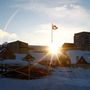 Napfelkelte Nuuk kikötőjében, Grönlandon 2025. február 5-én