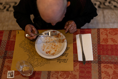 Antonino Siracusa Ferenc pápa temetésén a Santa Maria Maggiore Bazilika előtt Rómában, Olaszországban 2025. április 26-án