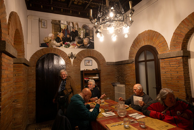 Antonino Siracusa Ferenc pápa temetésén a Santa Maria Maggiore Bazilika előtt Rómában, Olaszországban 2025. április 26-án