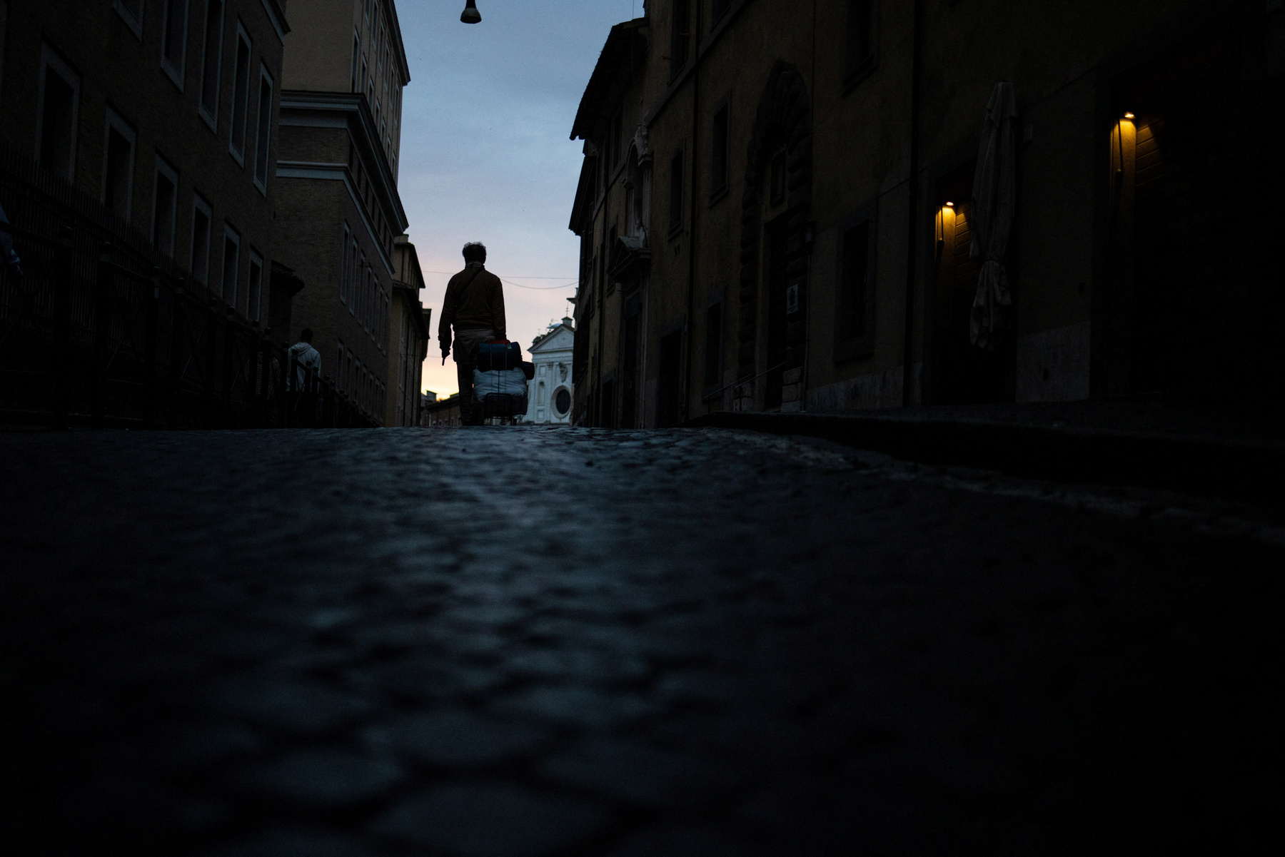 Antonino Siracusa Ferenc pápa temetésén a Santa Maria Maggiore Bazilika előtt Rómában, Olaszországban 2025. április 26-án