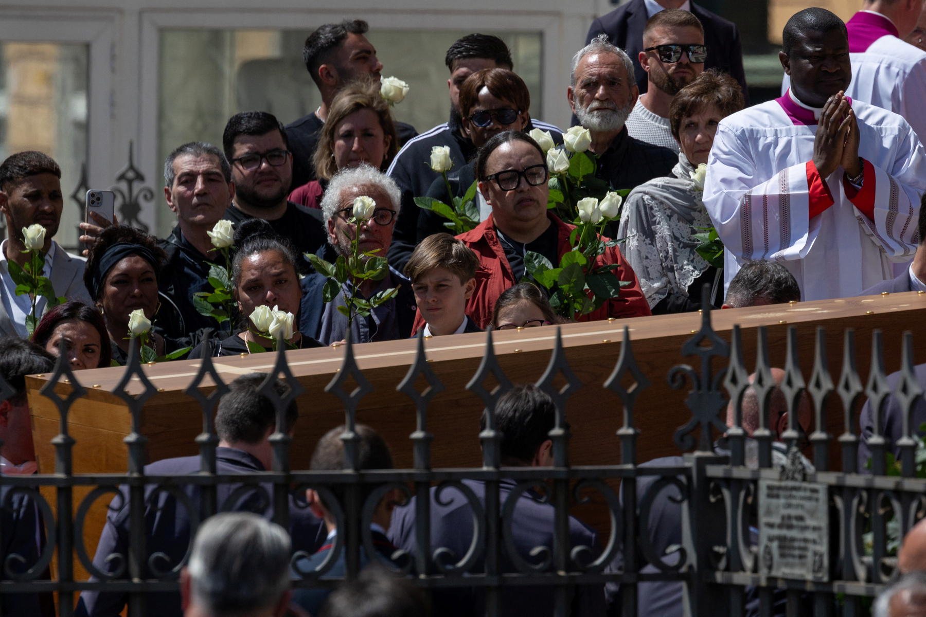 Antonino Siracusa Ferenc pápa temetésén a Santa Maria Maggiore Bazilika előtt Rómában, Olaszországban 2025. április 26-án