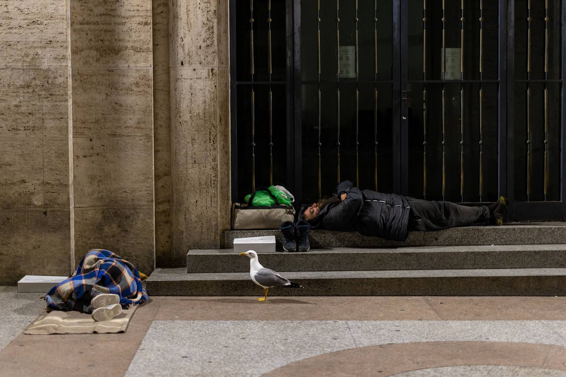 Antonino Siracusa Ferenc pápa temetésén a Santa Maria Maggiore Bazilika előtt Rómában, Olaszországban 2025. április 26-án