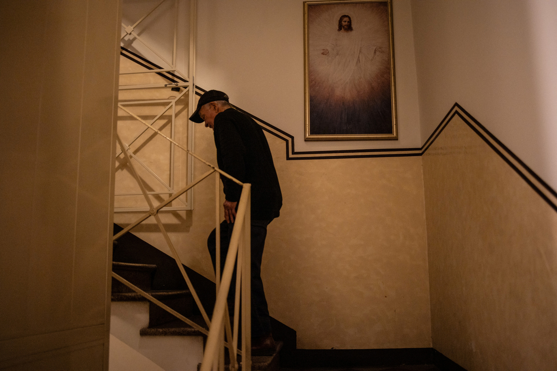 Antonino Siracusa Ferenc pápa temetésén a Santa Maria Maggiore Bazilika előtt Rómában, Olaszországban 2025. április 26-án