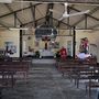 A Santa Rosa Cruz Pampa kápolna belseje Peruban, Yapaterában 2025. május 11-én