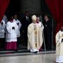 XIV. Leó Pápa a Szent Péter térre tart