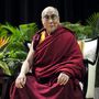A Dalai Láma, Tendzin Gyaco beszédet mond A boldogság keresése a kihívásokkal teli időkben címmel a Bank United Centerben Miamiban, Floridában 2010. október 26-án